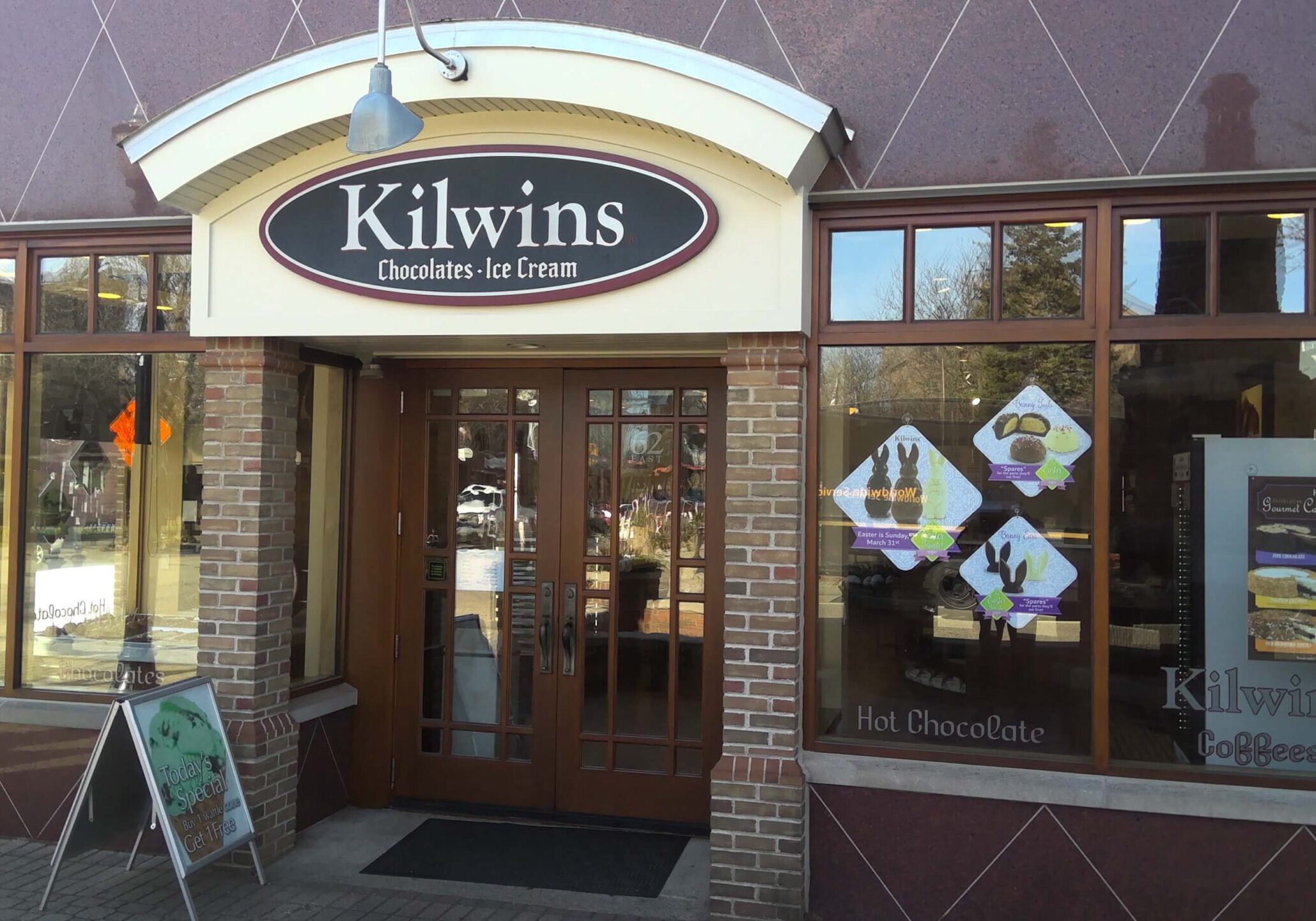 Kilwins chocolate and ice cream shop exterior