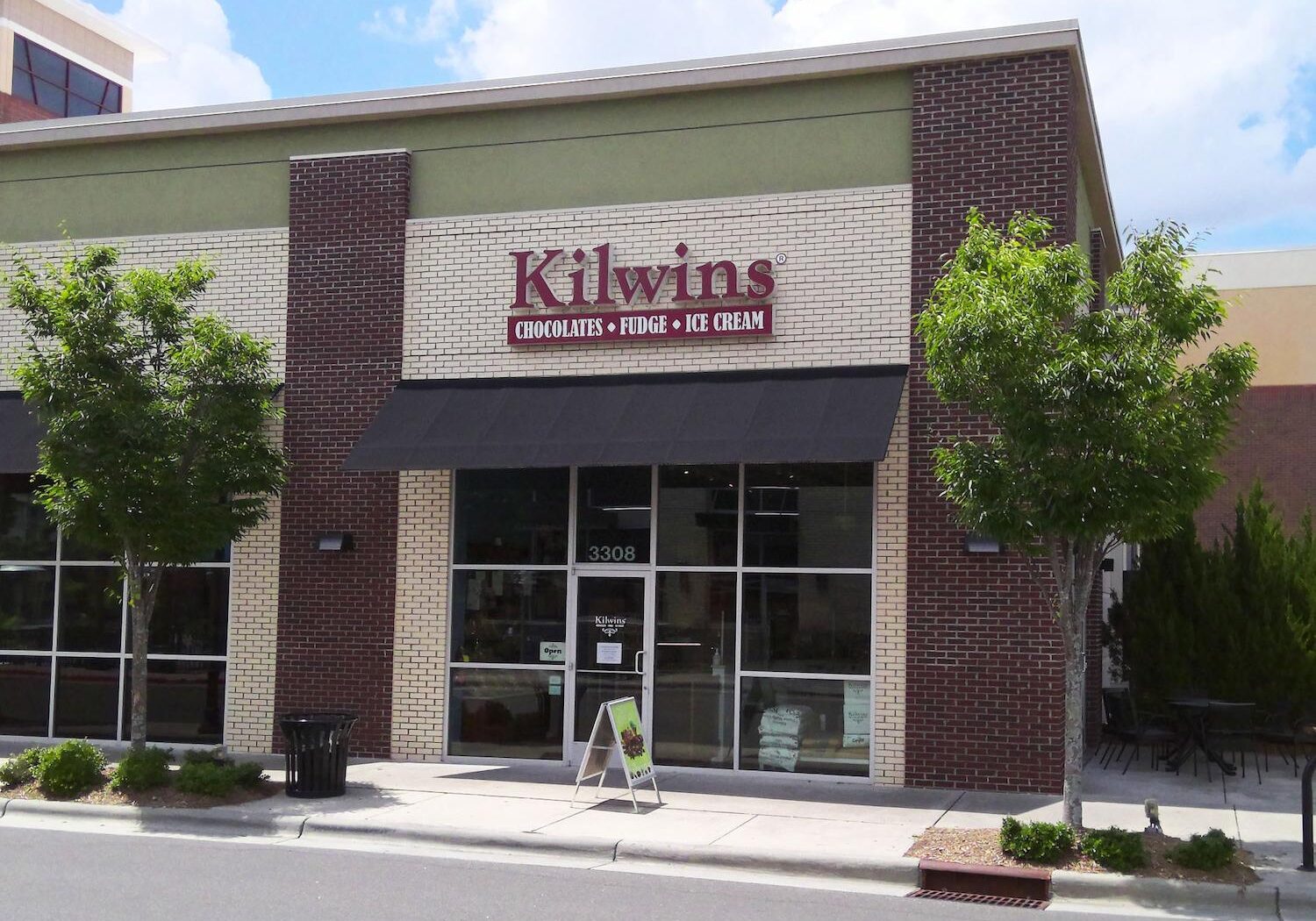 Kilwins chocolate and ice cream shop exterior